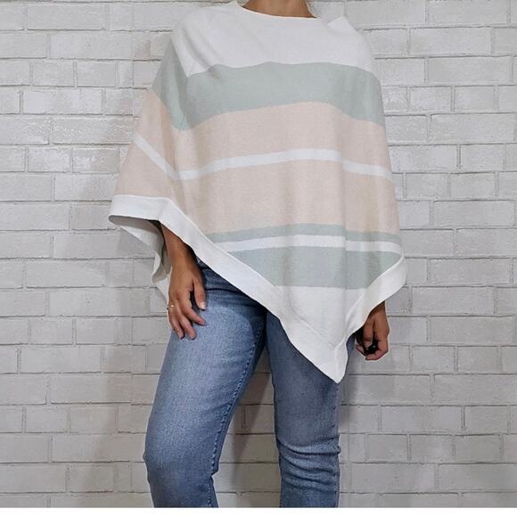 Barefoot Dreams Sweaters - NEW Barefoot Dreams One Size CozyChic Ultra Lite Ocean Breeze Poncho Pink Multi